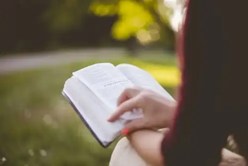 Versets Bibliques sur La sainteté et la justice de Dieu